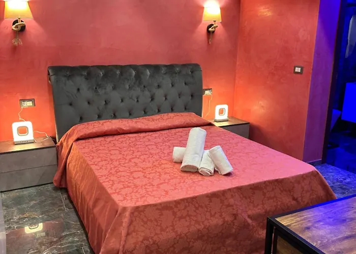 Rainbow Biennale 招待所 3*