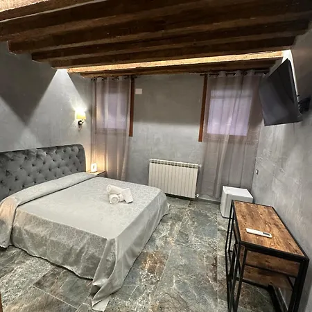 Rainbow Biennale 3* Venedig